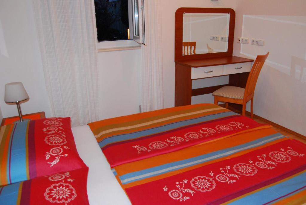 Apartments & Rooms Luna Bol Szoba fotó