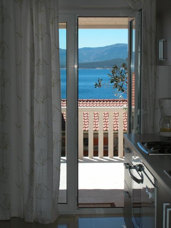 Apartments & Rooms Luna Bol Szoba fotó